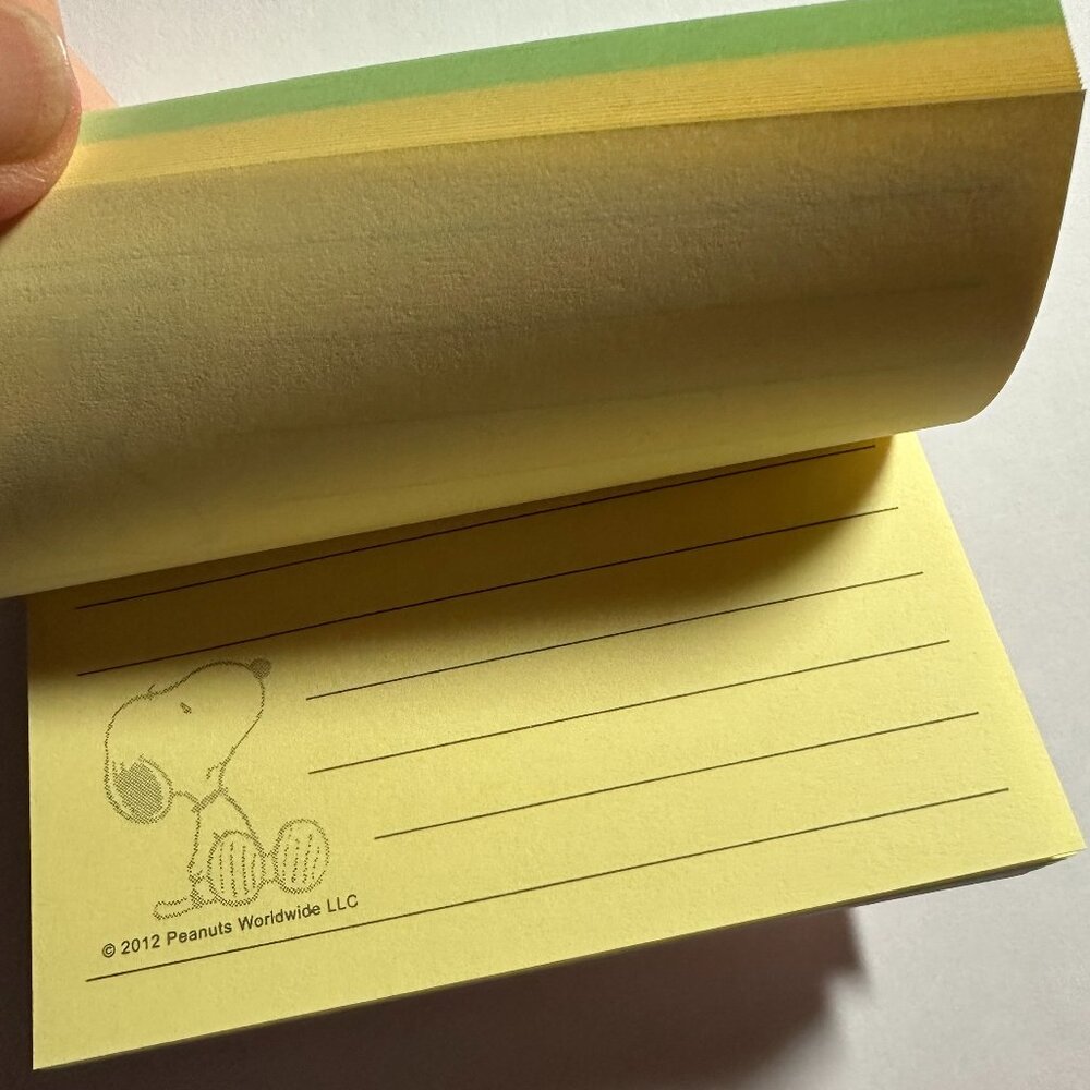 Snoopy Mystery Ball point Pen set of 2 with Sticky Note pad - Picture 3 of 3